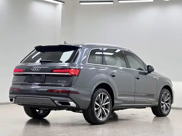 Audi Q7 2021
