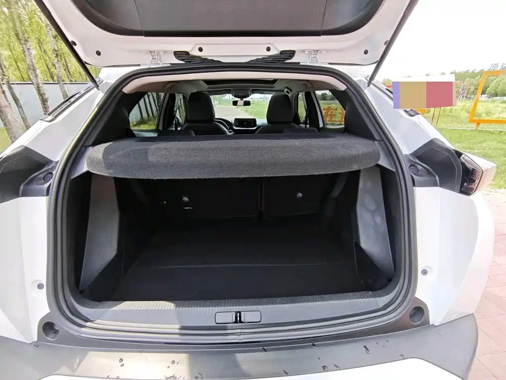 Peugeot 2008 2023 — фото 13