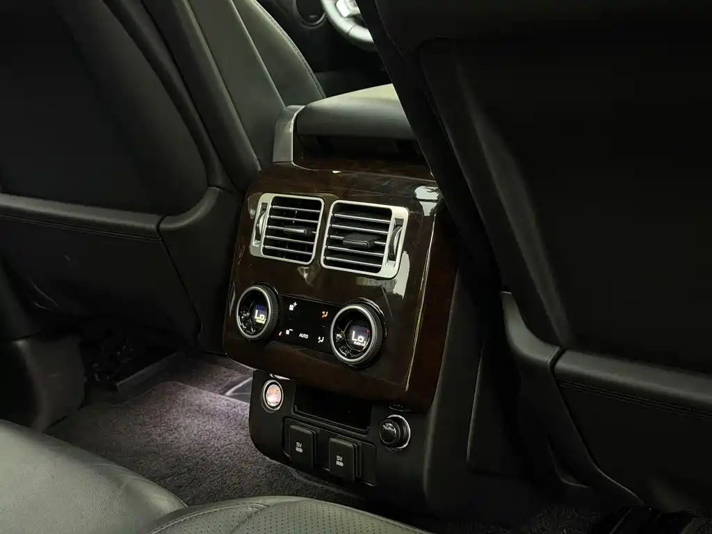 Land Rover Range Rover 2021 — фото 19