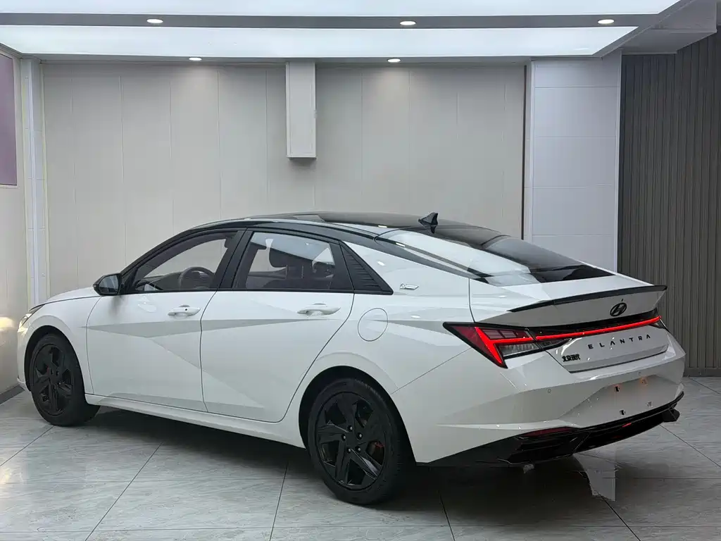 Hyundai Elantra 2022