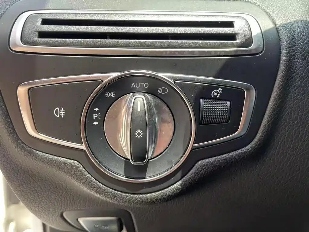 Mercedes-Benz C-Class 2020 — фото 17