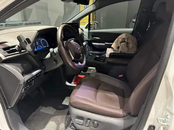 Toyota Sienna 2024