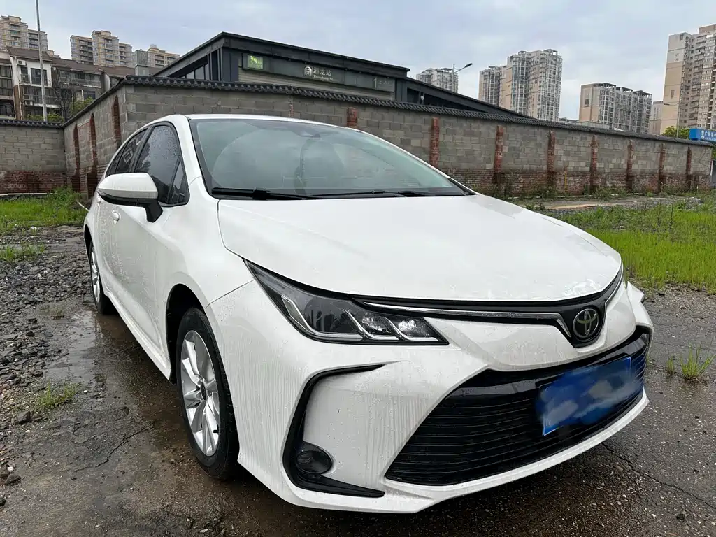 Toyota Corolla 2023 — фото 1