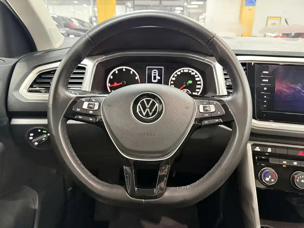 Volkswagen T-Roc 2023 — фото 15