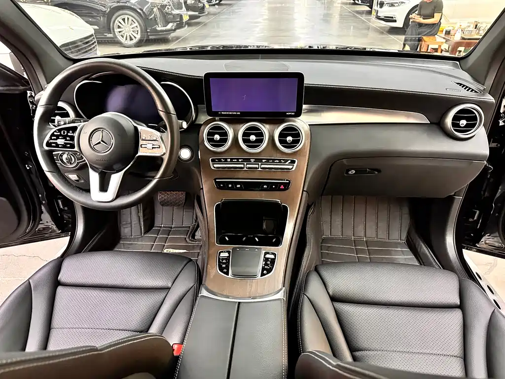 Mercedes-Benz GLC 2023