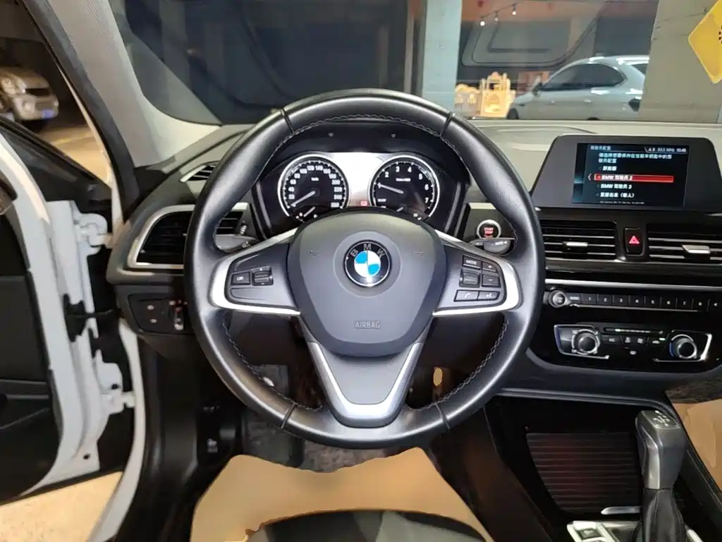 BMW 1 Series 2019 — фото 11