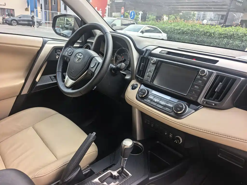 Toyota RAV4 2015 — фото 13