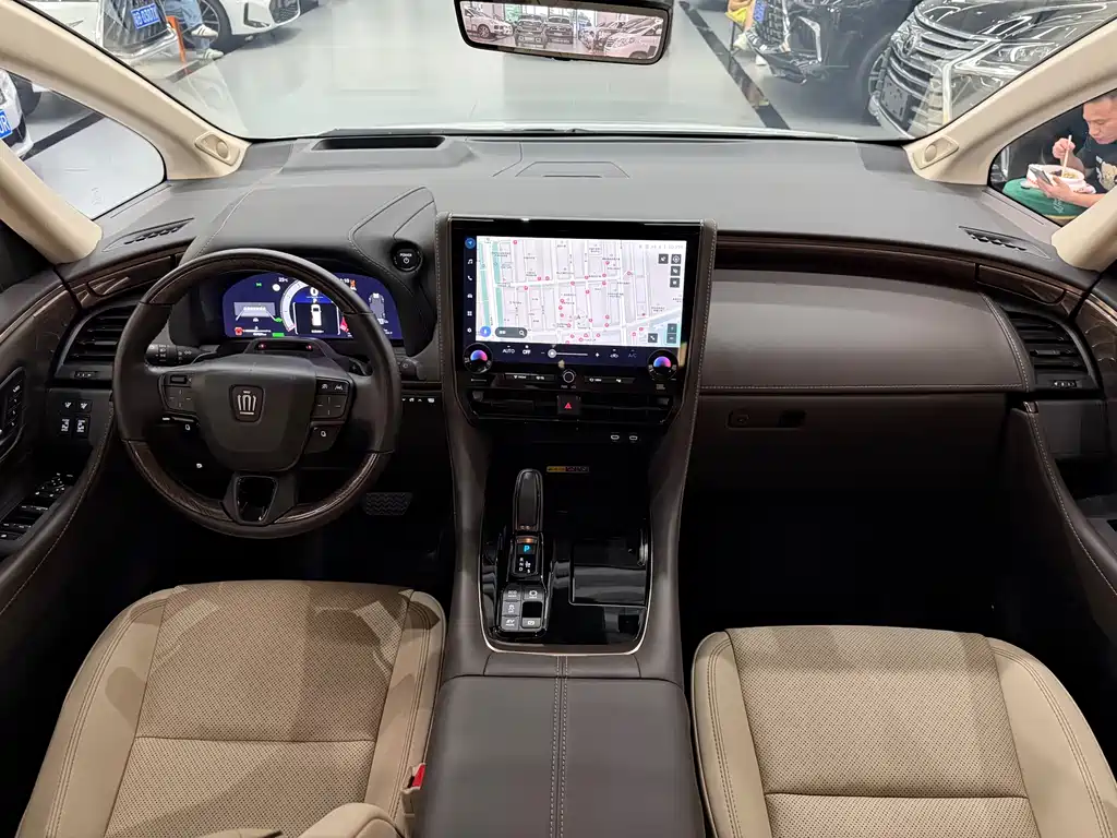 Toyota Vellfire 2023 — фото 10