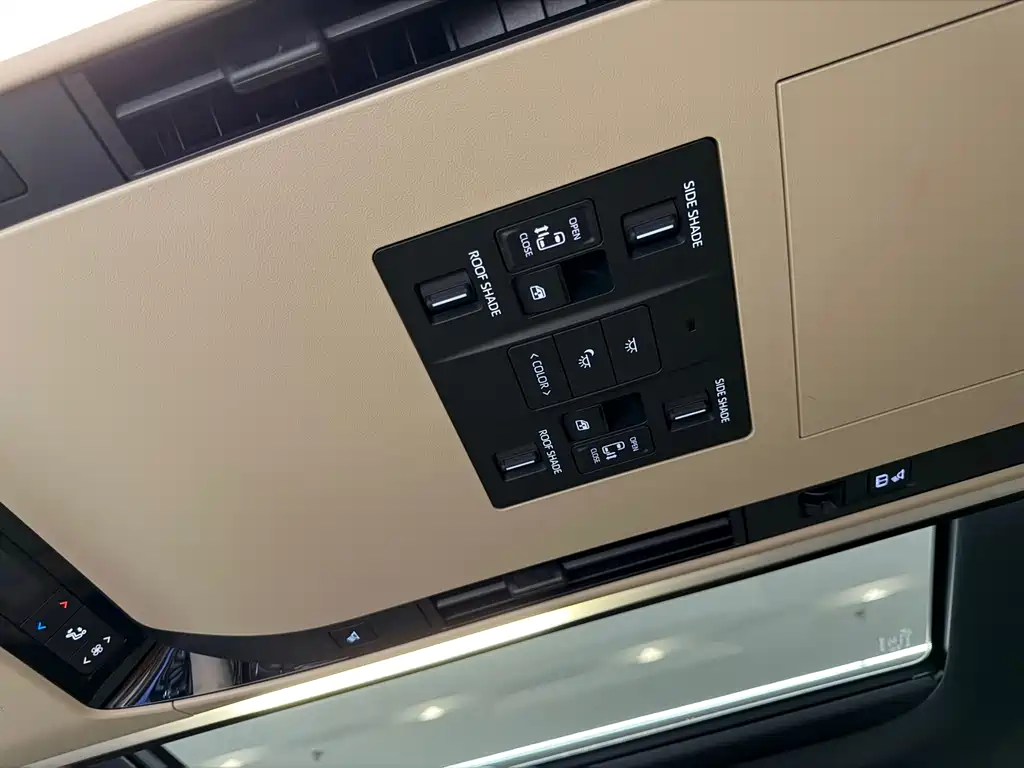 Toyota Vellfire 2023 — фото 14