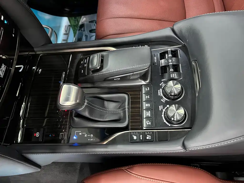 Lexus LX 2020 — фото 18