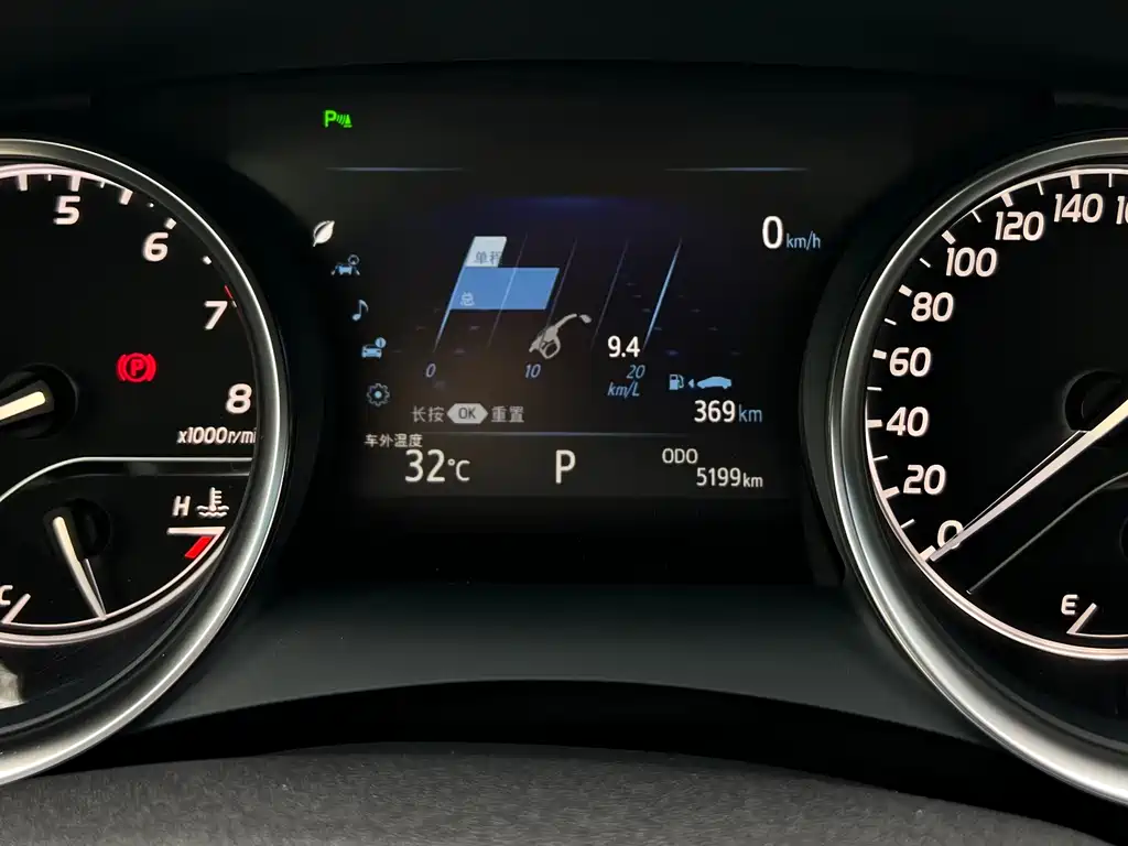 Toyota Camry 2019 — фото 17