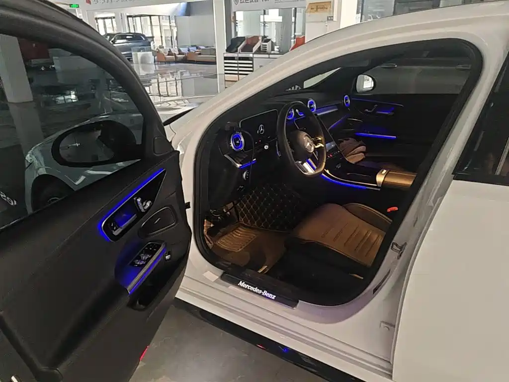 Mercedes-Benz C-Class 2023 — фото 16