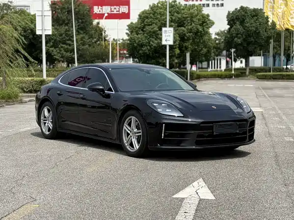 Porsche Panamera 2025