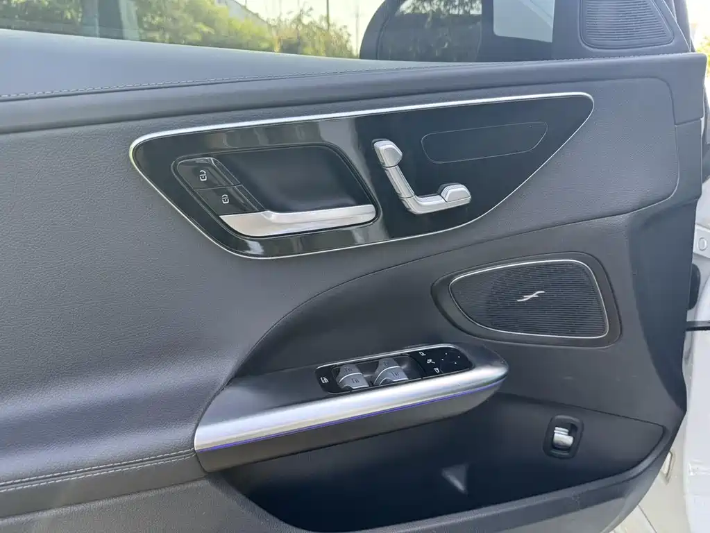 Mercedes-Benz C-Class 2023 — фото 12