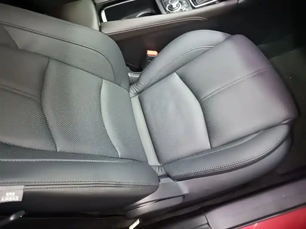 Mazda 3 Axela 2018 — фото 25