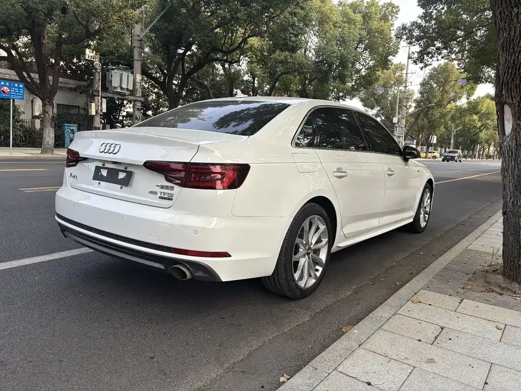 Audi A4L 2018