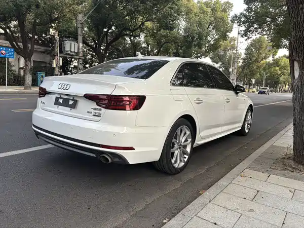 Audi A4L 2018