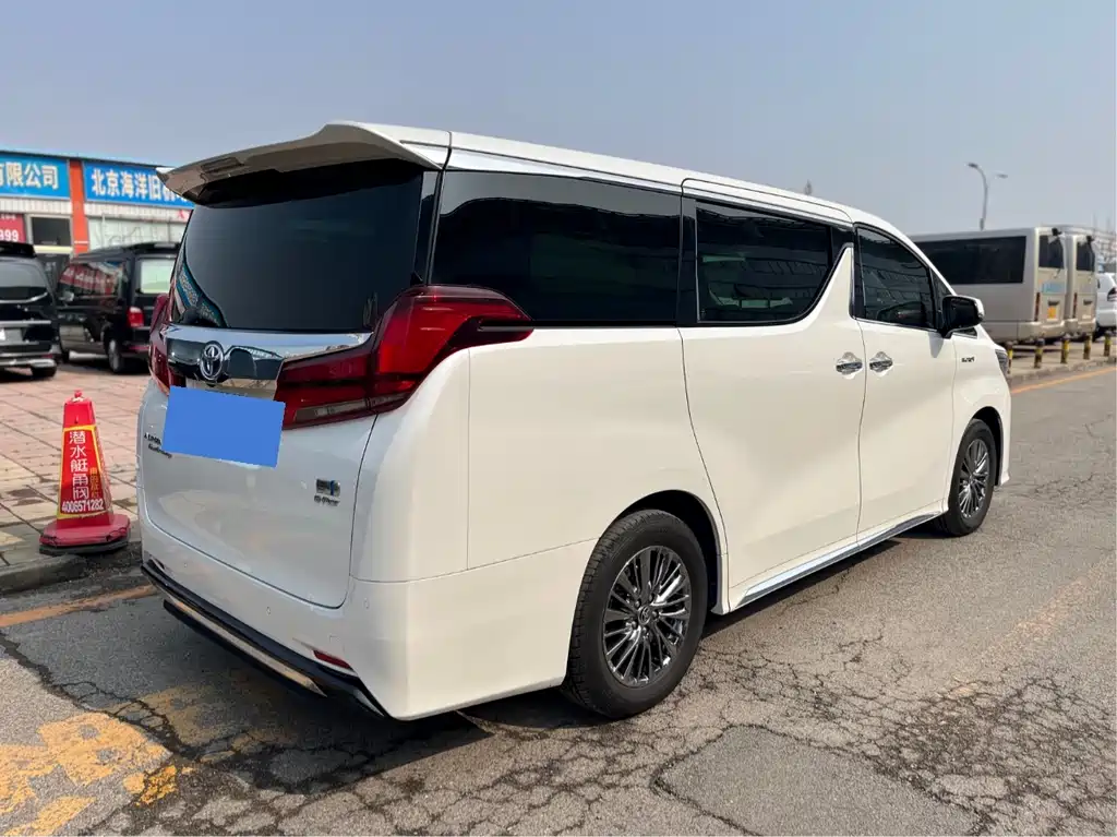 Toyota Alphard 2022 — фото 4