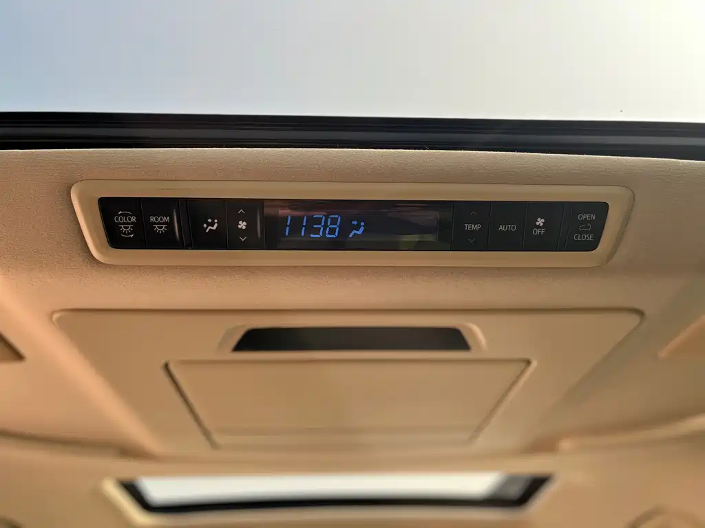 Toyota Alphard 2022 — фото 22