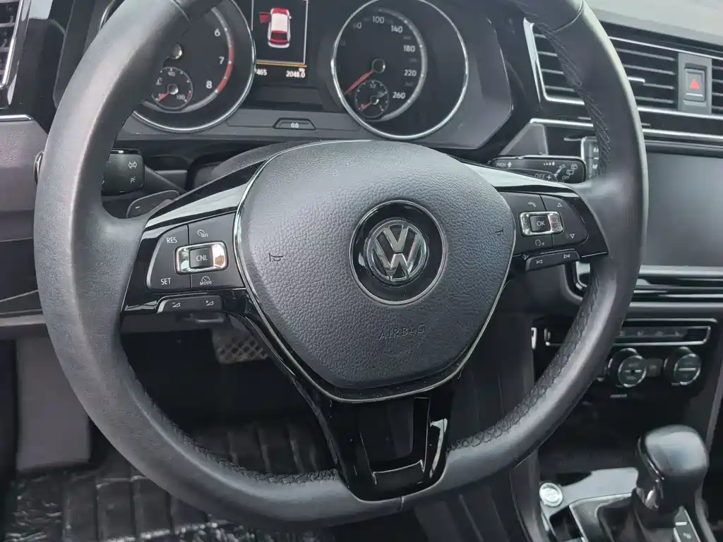 Volkswagen Tiguan L 2018 — фото 6