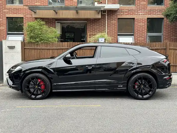 Lamborghini Urus 2024