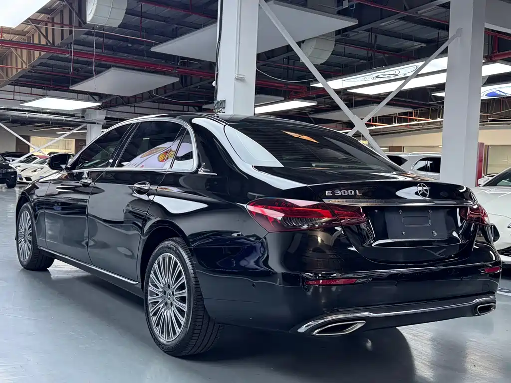Mercedes-Benz E-Class 2023 — фото 23