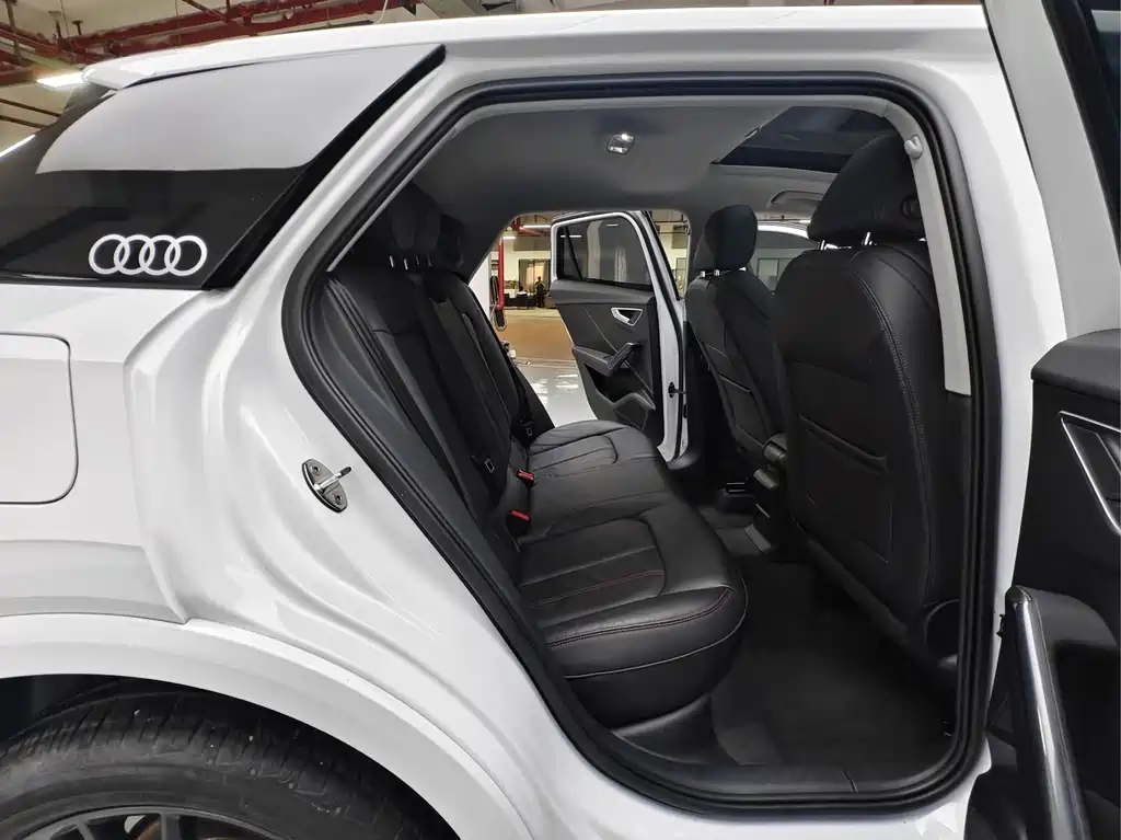 Audi Q2L 2023 — фото 11