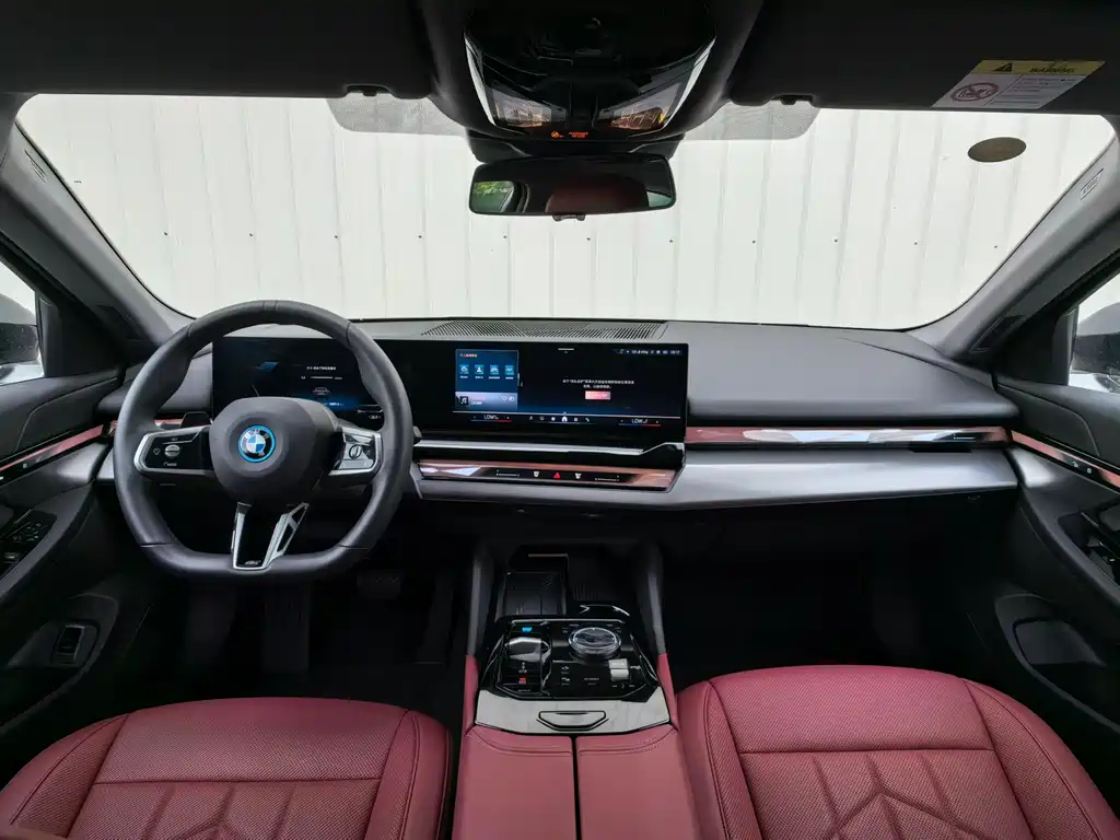 BMW i5 2025 — фото 11