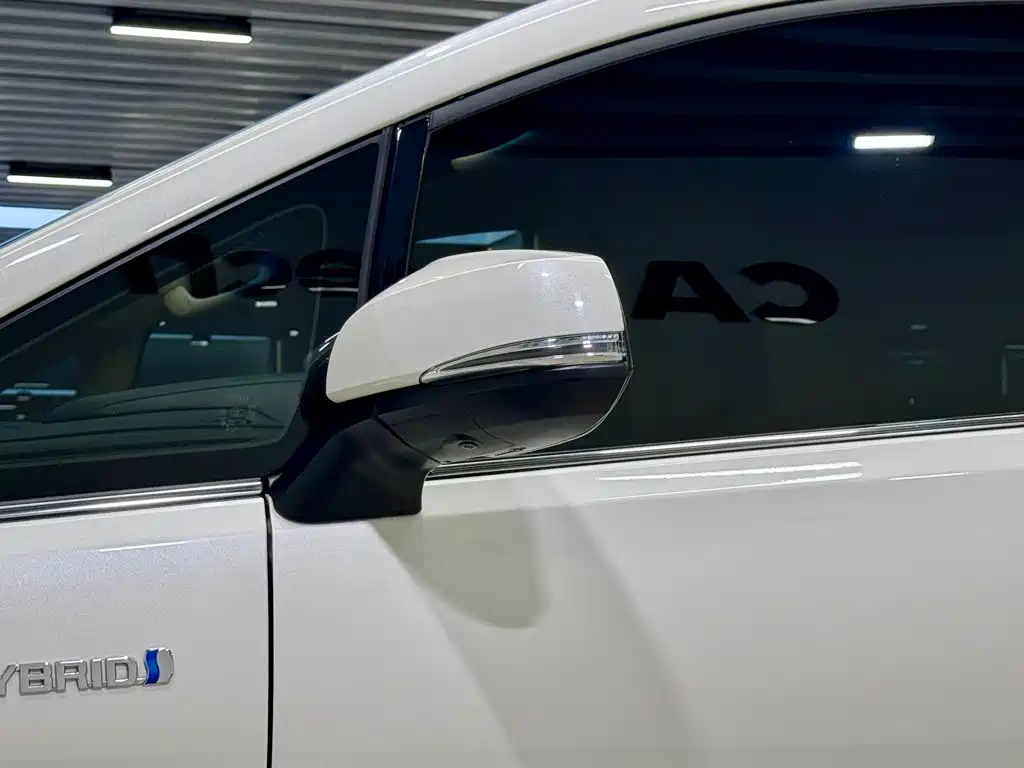 Toyota Vellfire 2023 — фото 12