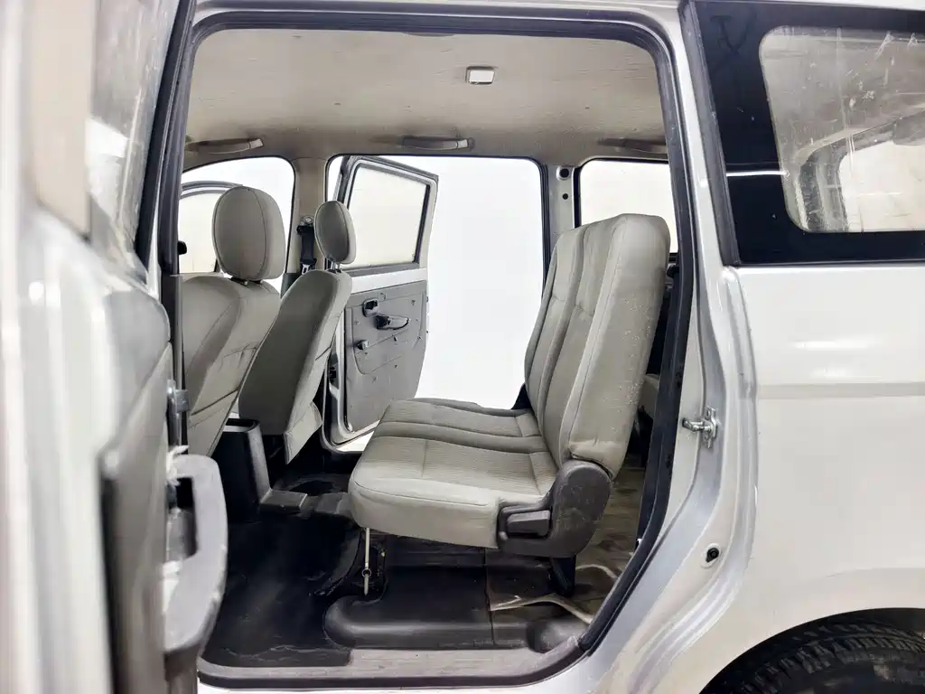 Wuling Hongguang 2015 — фото 14
