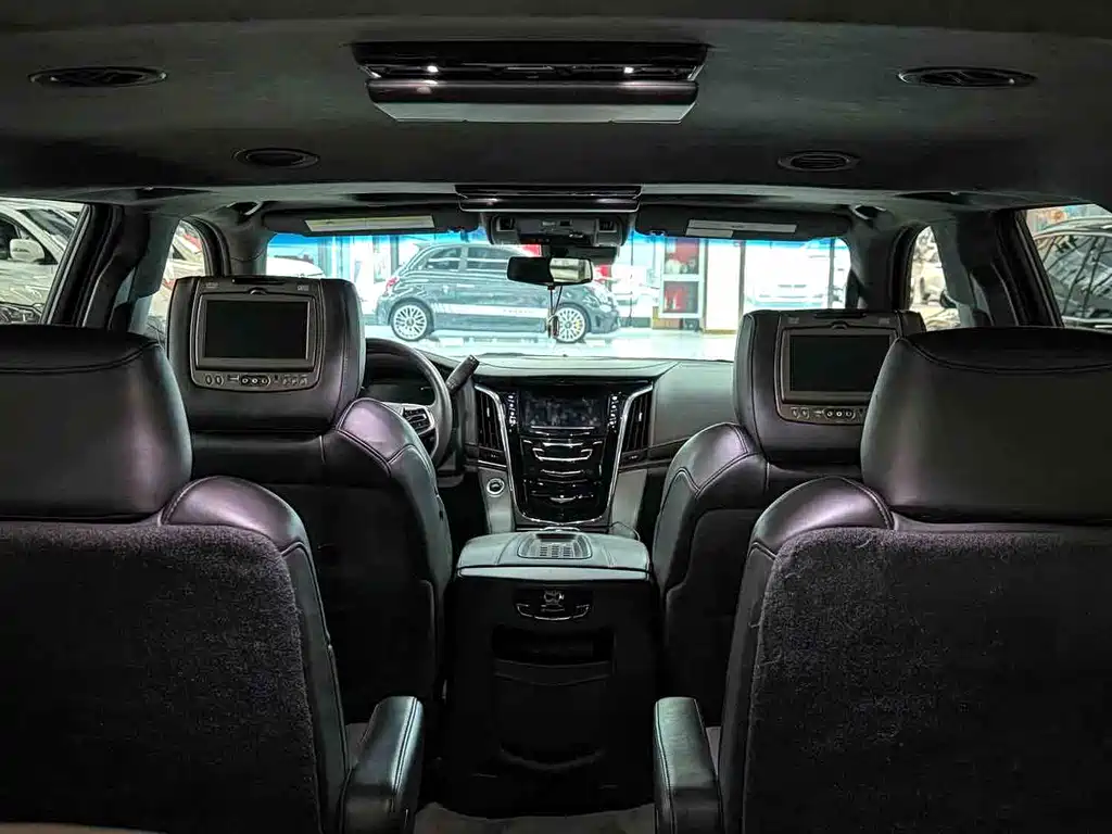 Cadillac Escalade 2018 — фото 12