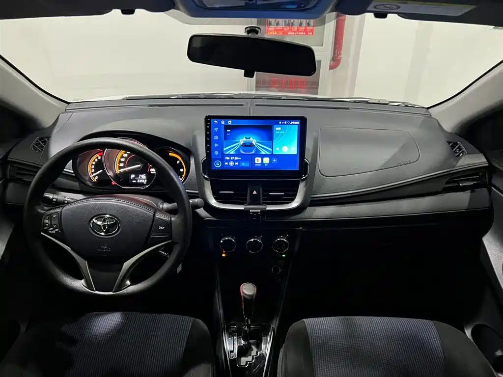 Toyota Yaris L 2022 — фото 11