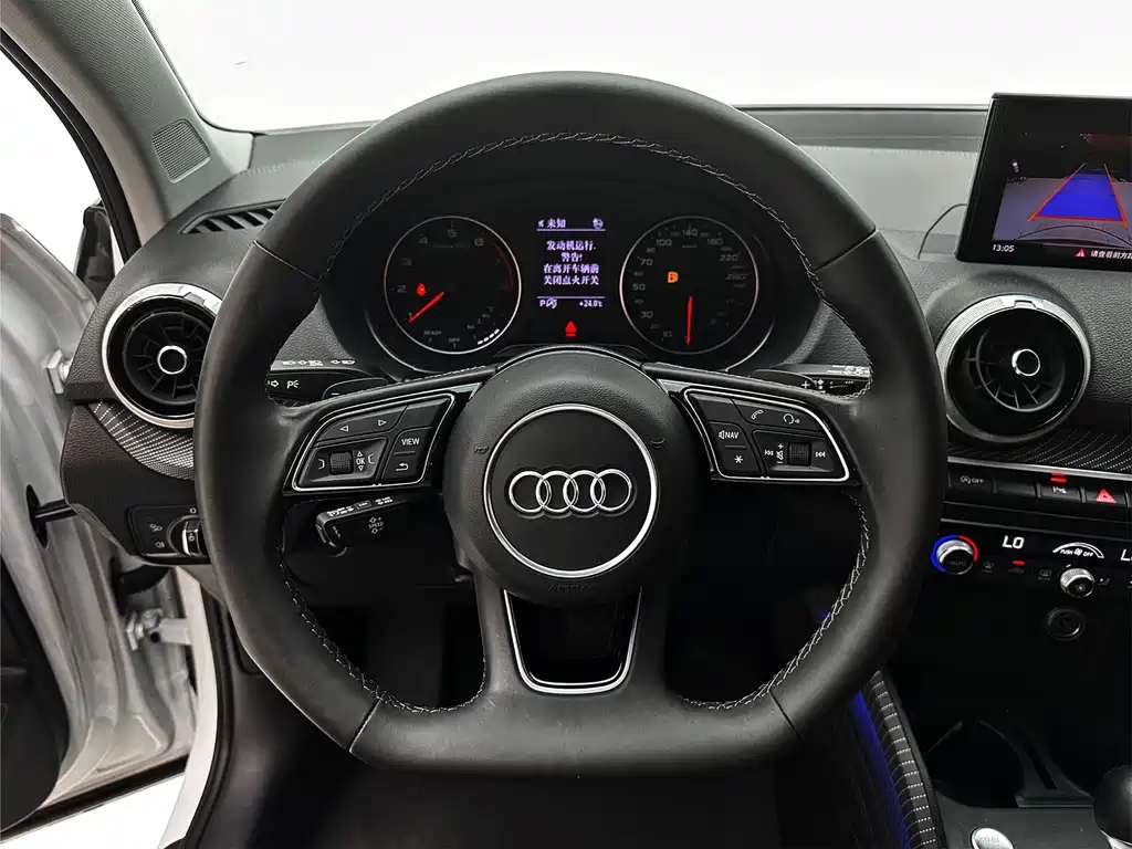 Audi Q2L 2022 — фото 15