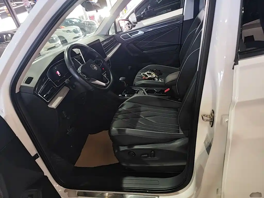 Volkswagen Tiguan L 2023 — фото 11