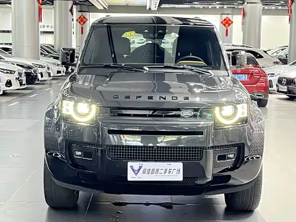 Land Rover Defender 2024