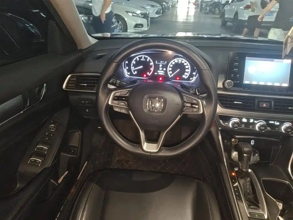 Honda Accord 2019 — фото 11