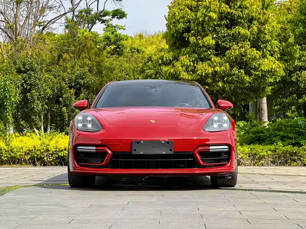 Porsche Panamera 2021