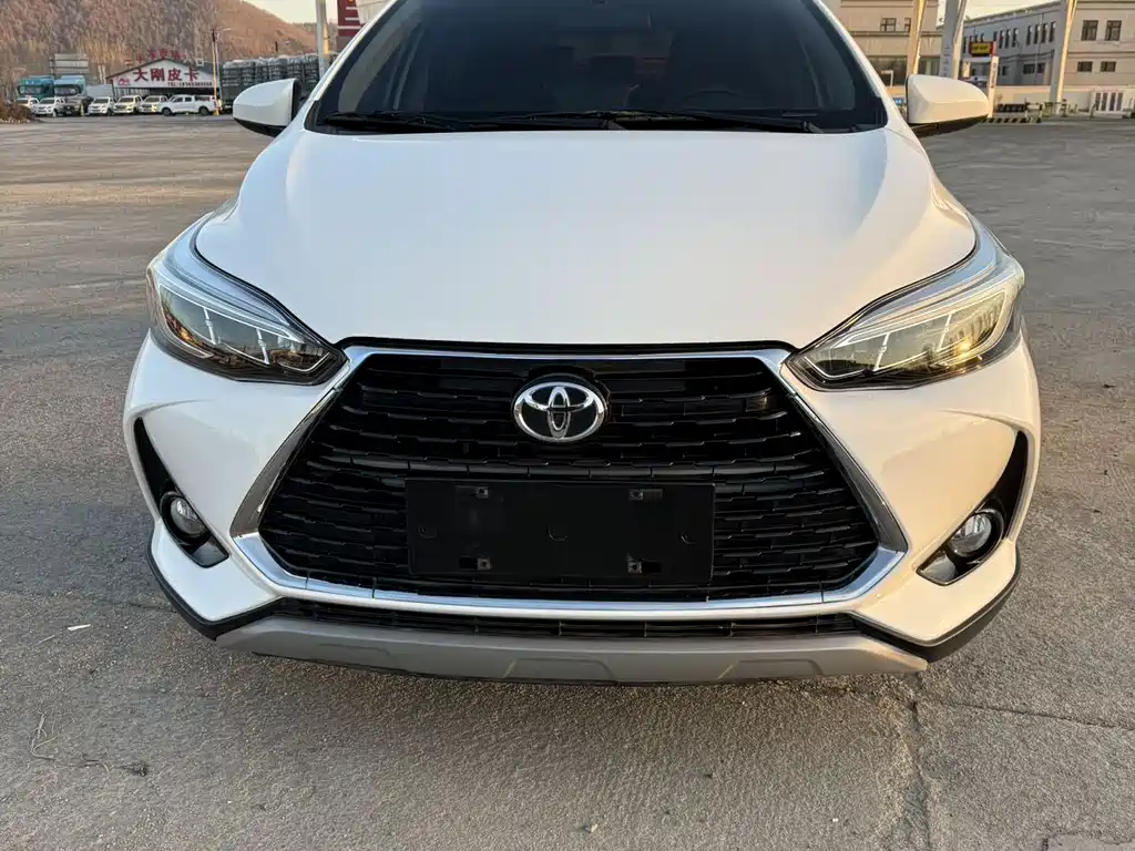 Toyota Yaris L 2022 — фото 2