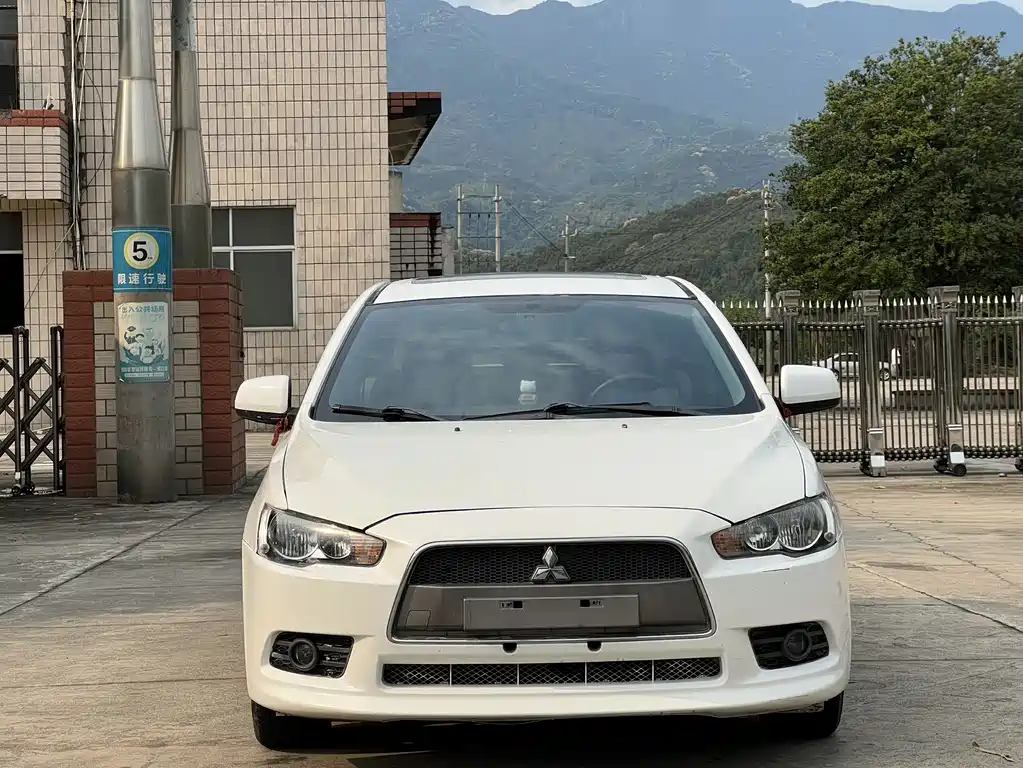 Mitsubishi Lancer EX 2014 — фото 1