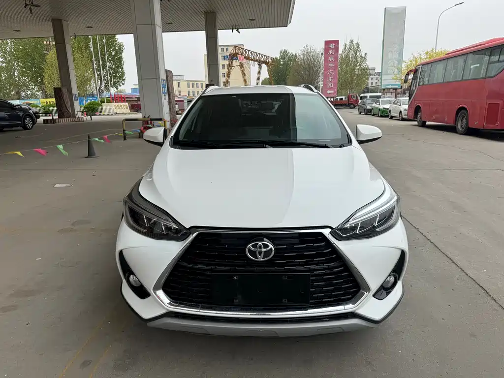 Toyota Yaris L 2023 — фото 2