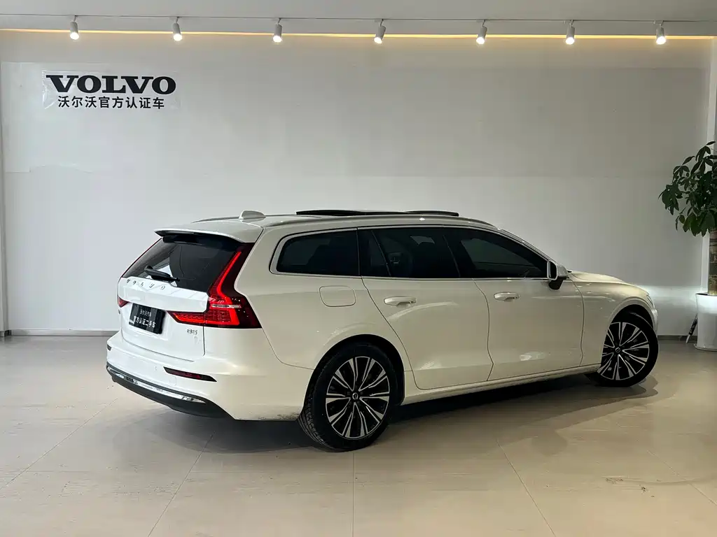 Volvo V60 2023 — фото 5