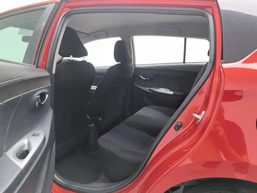 Toyota Yaris L 2015 — фото 15