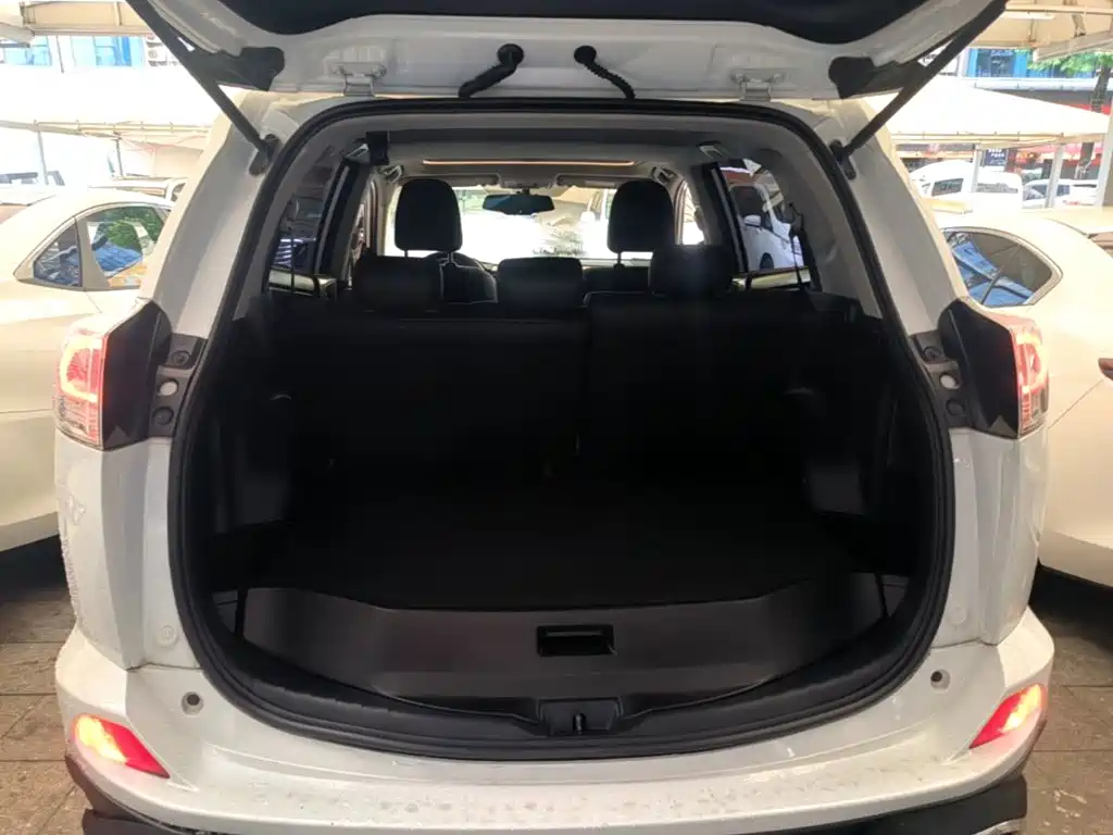Toyota RAV4 2016 — фото 19