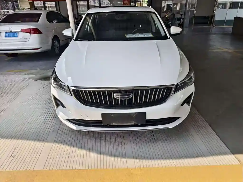 Geely Emgrand 2021