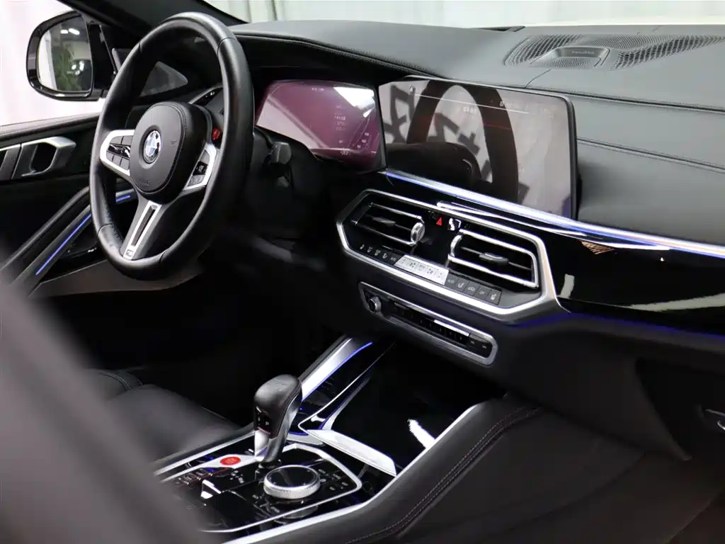 BMW X6 M 2022 — фото 19