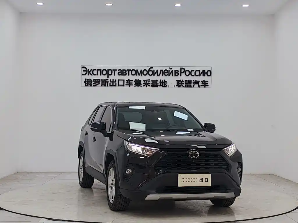Toyota RAV4 2021 — фото 3