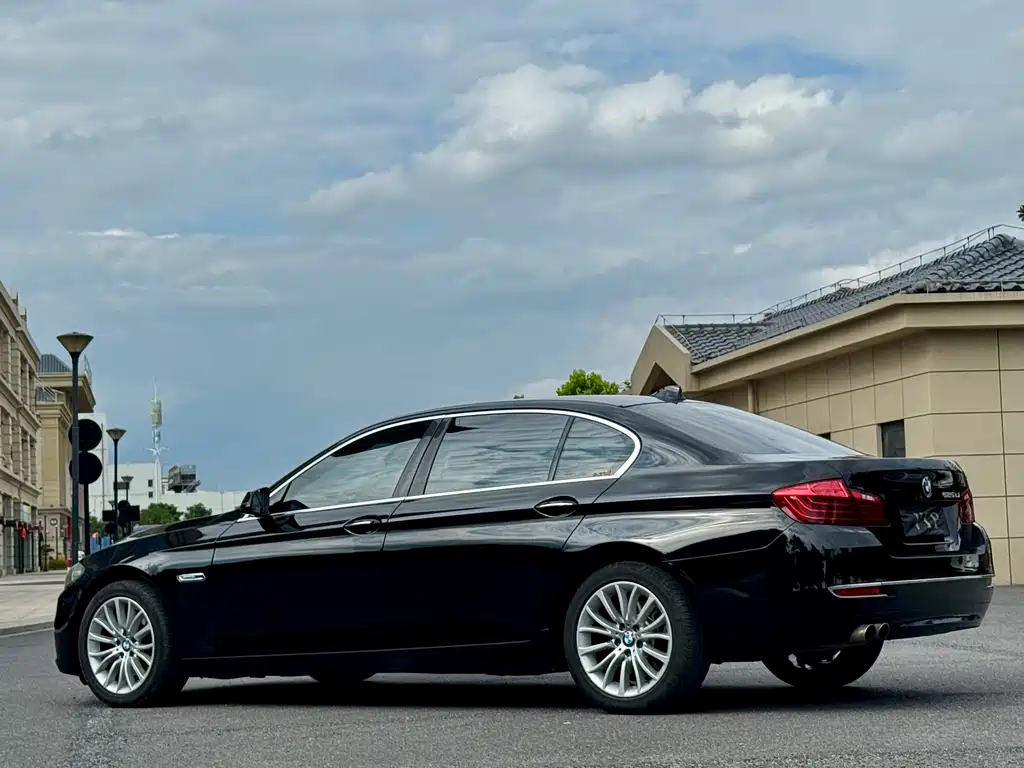 BMW 5 Series 2016 — фото 9