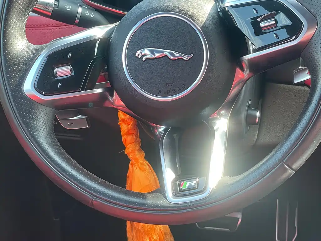 Jaguar F-PACE 2022 — фото 11