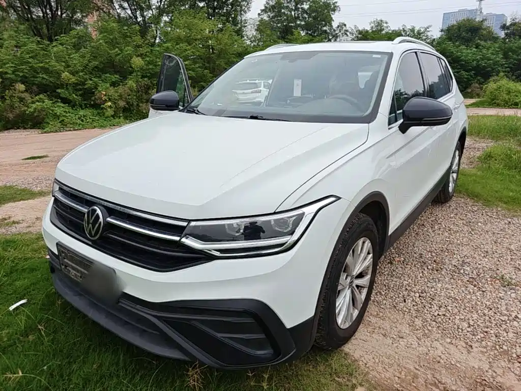 Volkswagen Tiguan L 2024 — фото 1