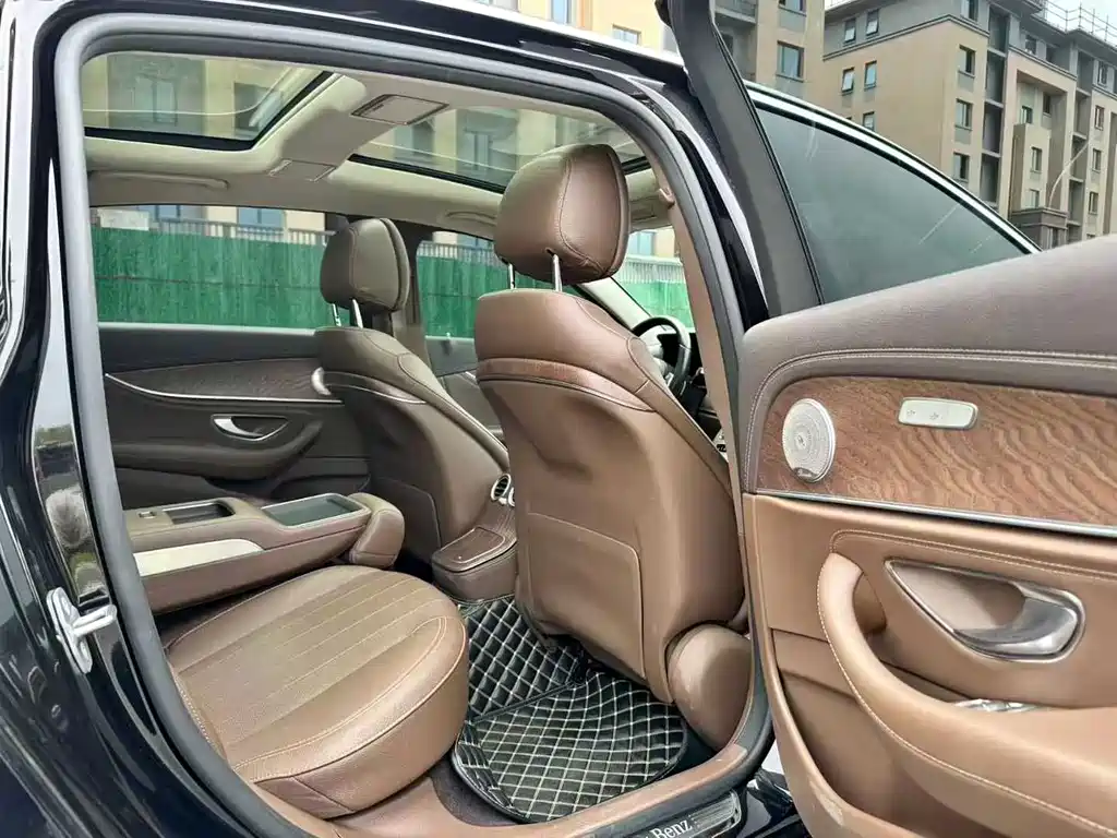 Mercedes-Benz E-Class 2022 — фото 5